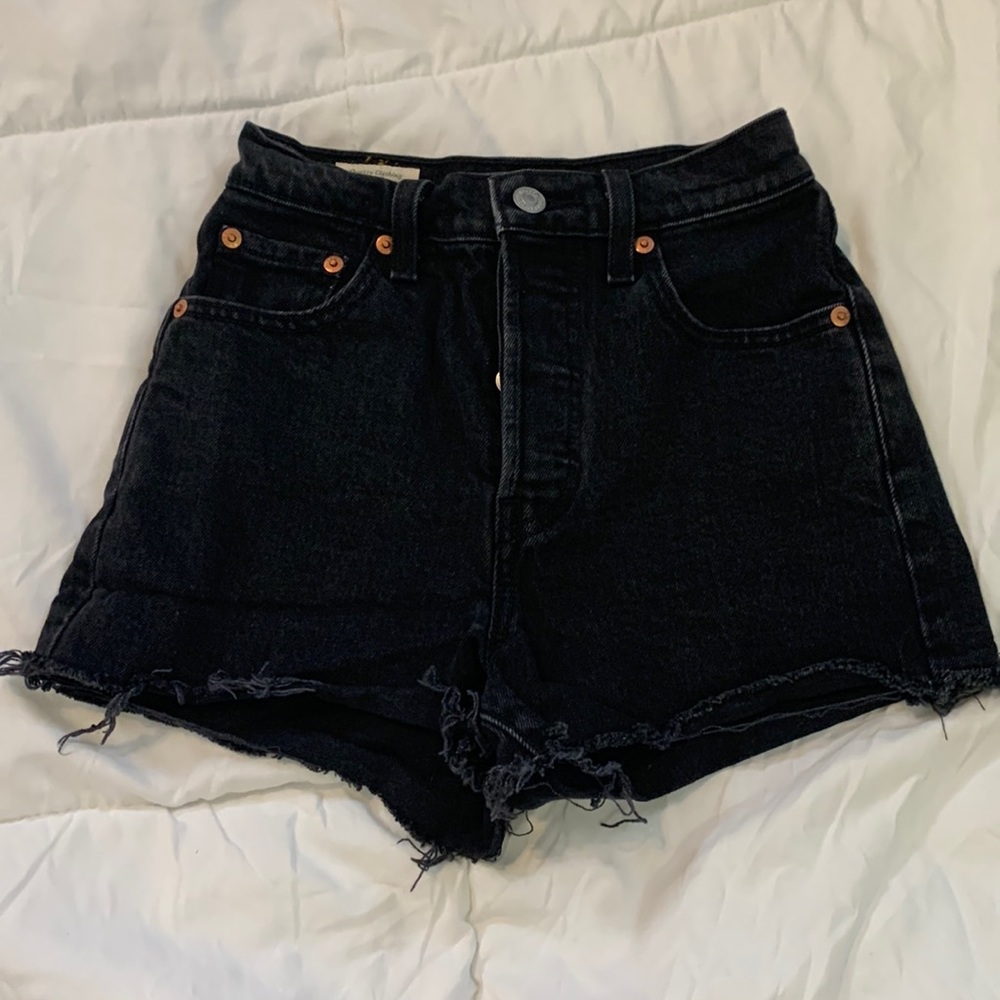Black Levi’s Ribcage Shorts